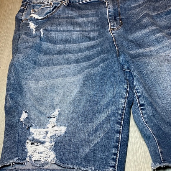 Distressed Denim Bermuda Shorts Womens Size 22 Blue Ripped Frayed Hem - Picture 3 of 5